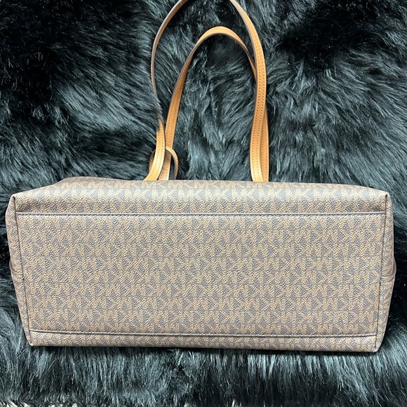 Michael Kors - Picture 7 of 9